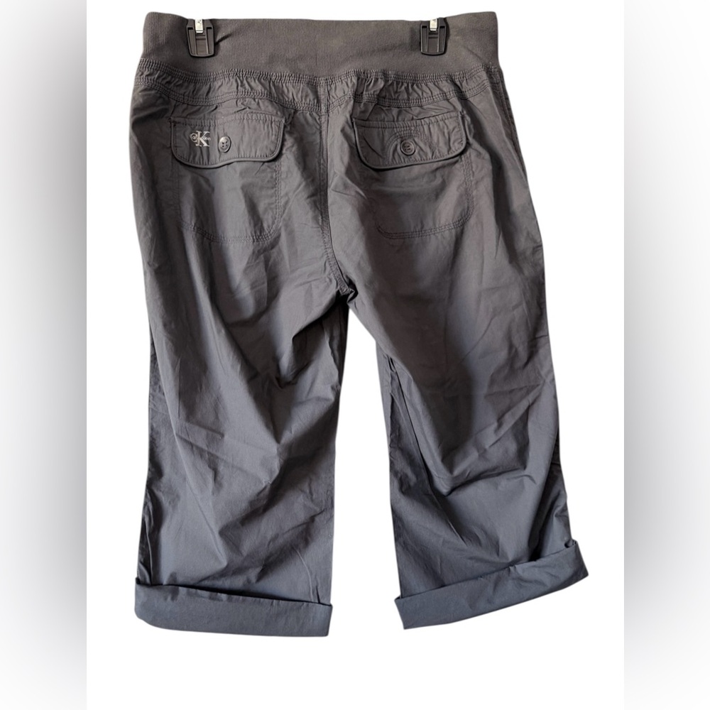 NWT Calvin Klein women’s Medium poplin capri charcoal gray cargo pants - Picture 2 of 4